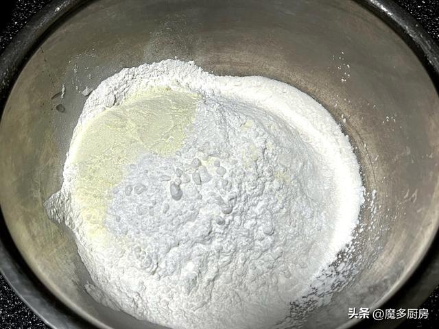 大米粉可以做什么美食，用大米粉蒸米糕当早餐，三种颜色好看又好吃，做法不难，需要耐心