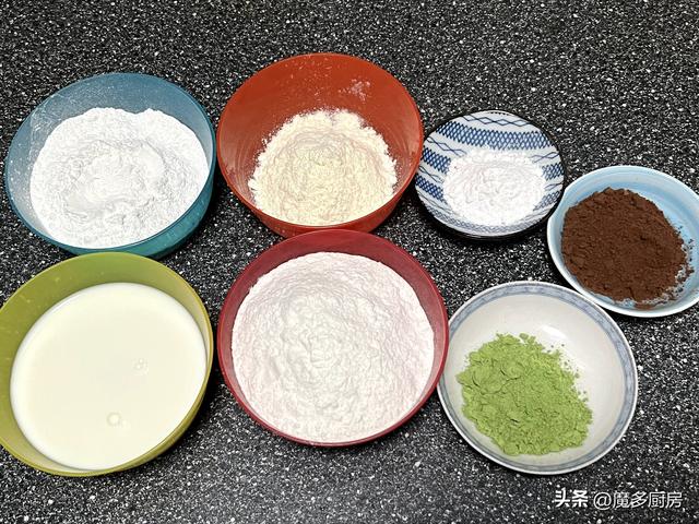大米粉可以做什么美食，用大米粉蒸米糕当早餐，三种颜色好看又好吃，做法不难，需要耐心