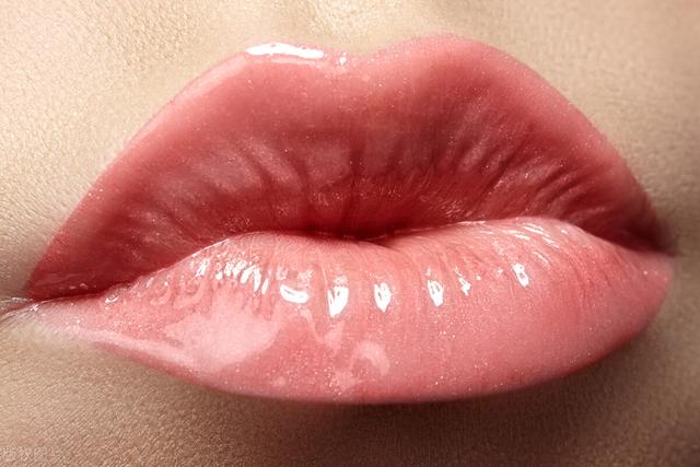 有色唇膏和口红的区别，唇膏和口红的区别